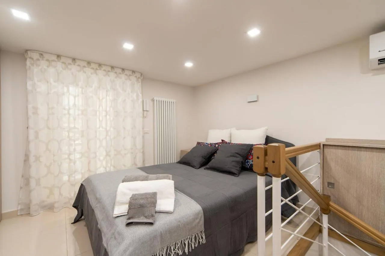 Apartmán Centro Storico - Casa Con Wi-Fi E 4 Posti Letto In Via Dei Tribunali Neapol 0*,  Itálie